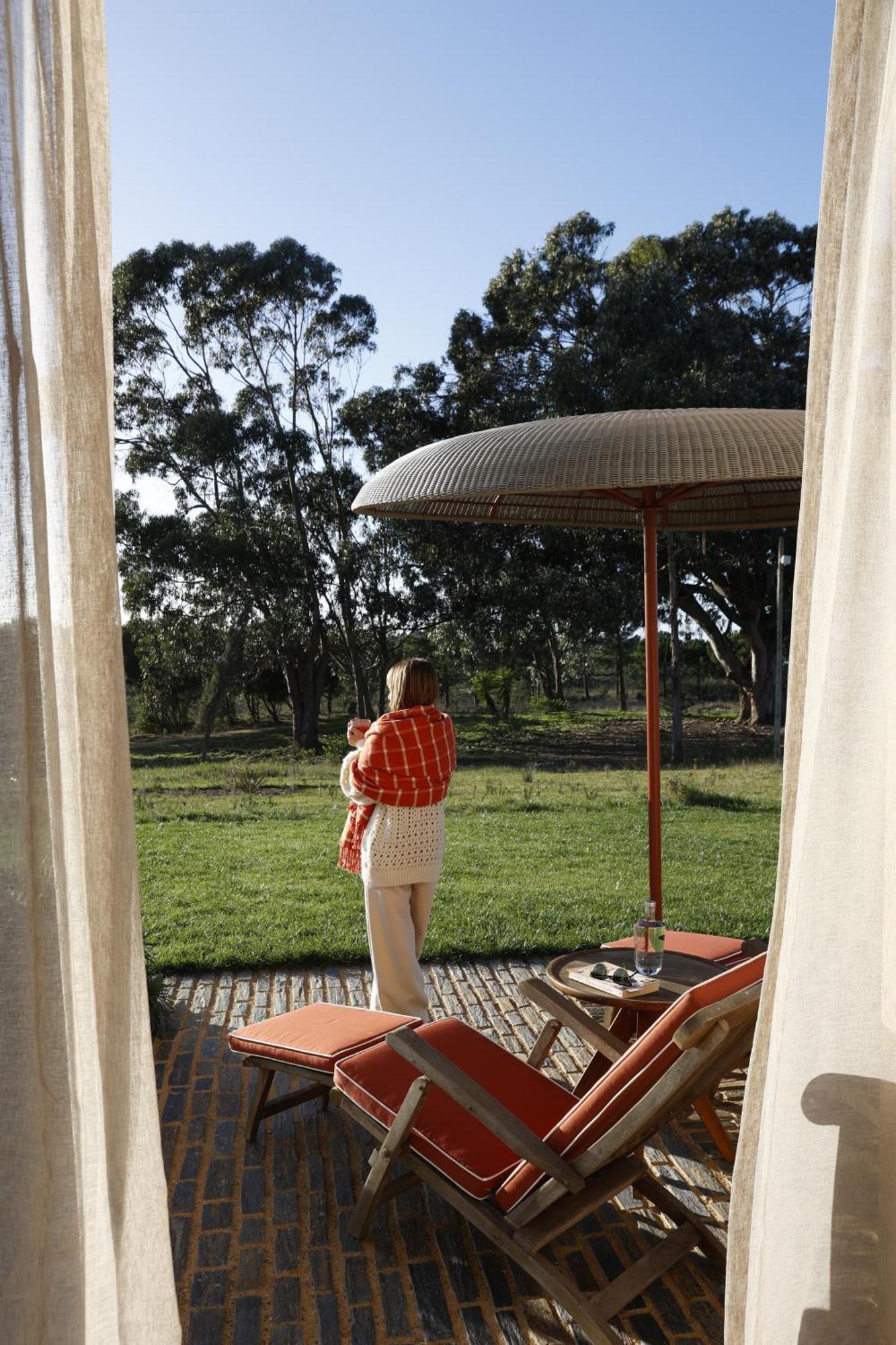 Praia Do Canal Nature Retreat - Small Luxury Hotels Of The World Aljezur Exterior foto A woman with a child at the 1967 Expo