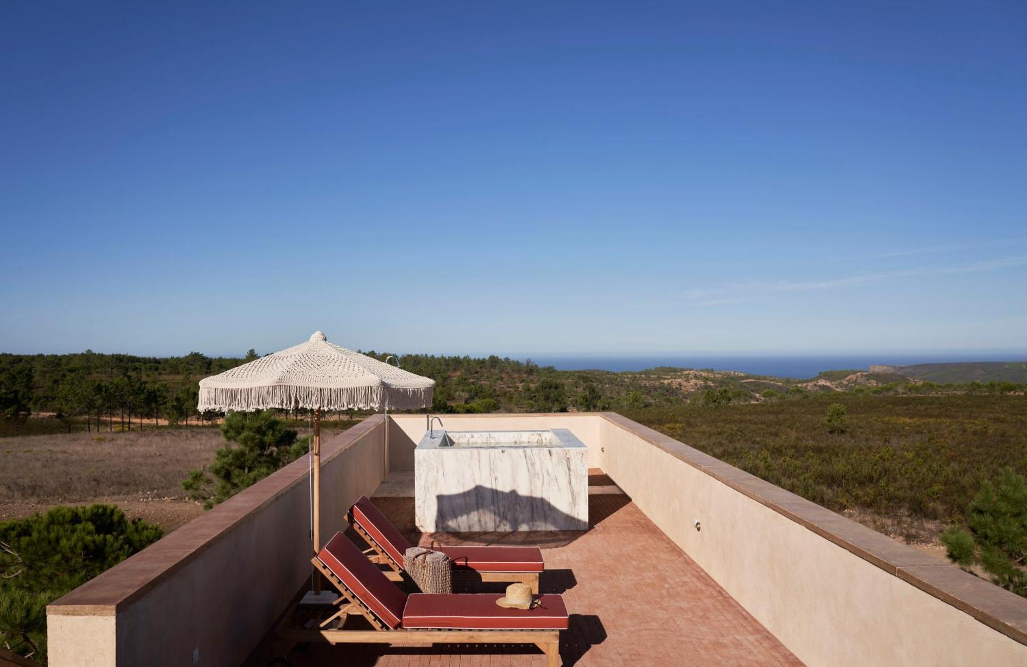 Praia Do Canal Nature Retreat - Small Luxury Hotels Of The World Aljezur Habitación foto Rooftop at the Hotel